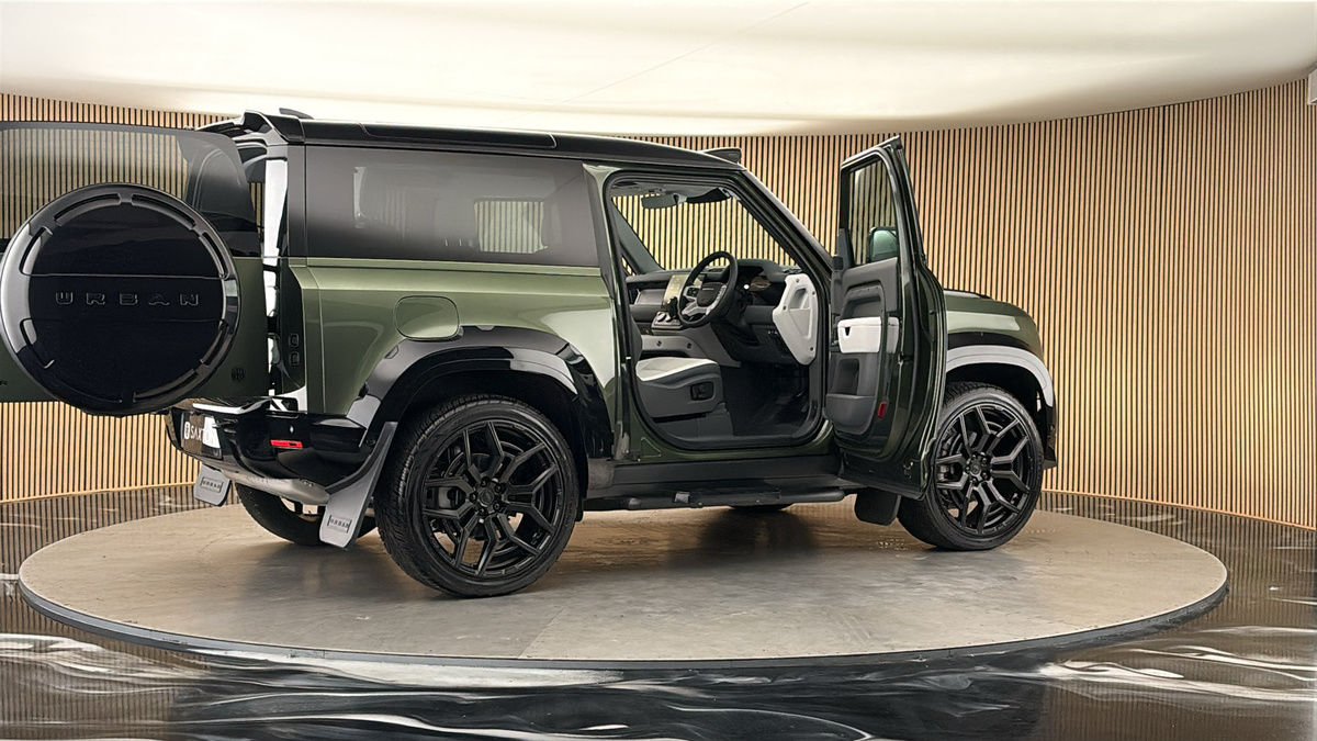More views of Land Rover Defender 90