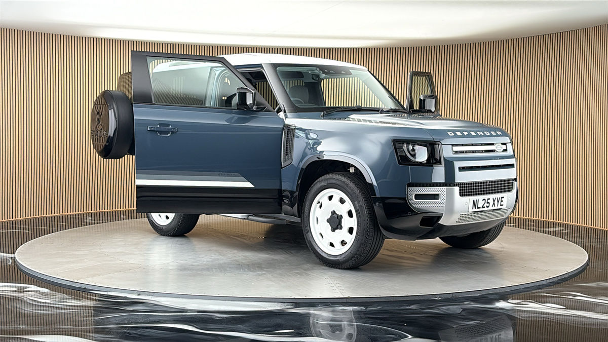 More views of Land Rover Defender 90