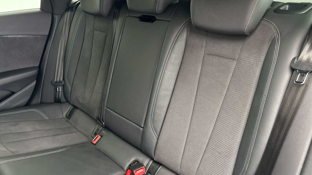 Audi A4 Avant Image 8