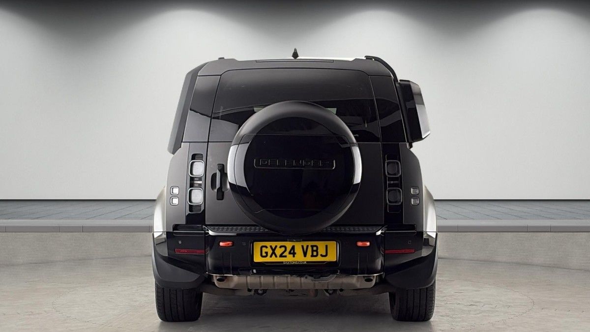 Land Rover Defender 110 Image 4