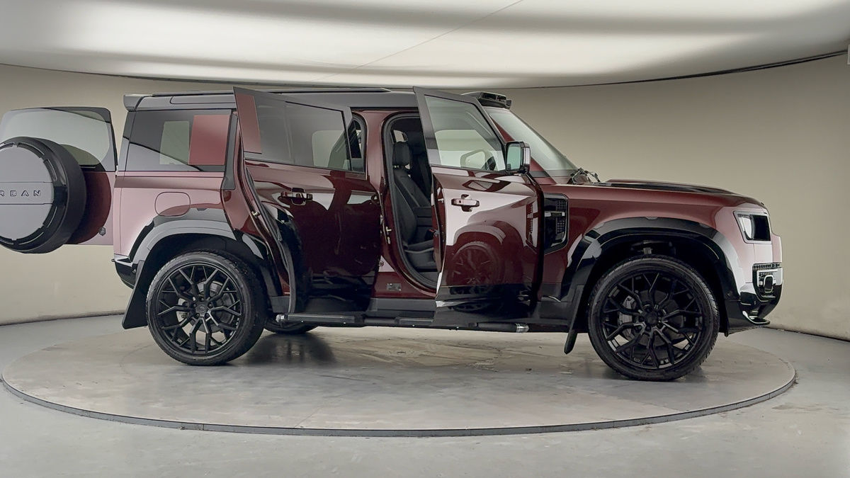 More views of Land Rover Defender 110