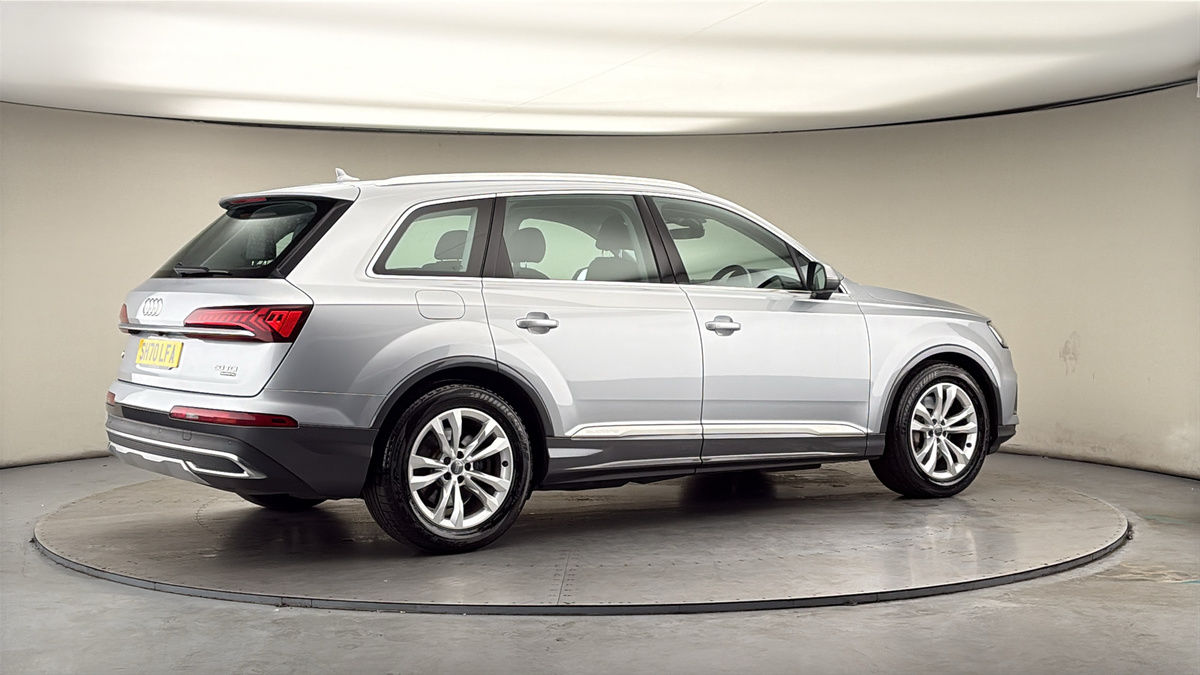 More views of Audi Q7