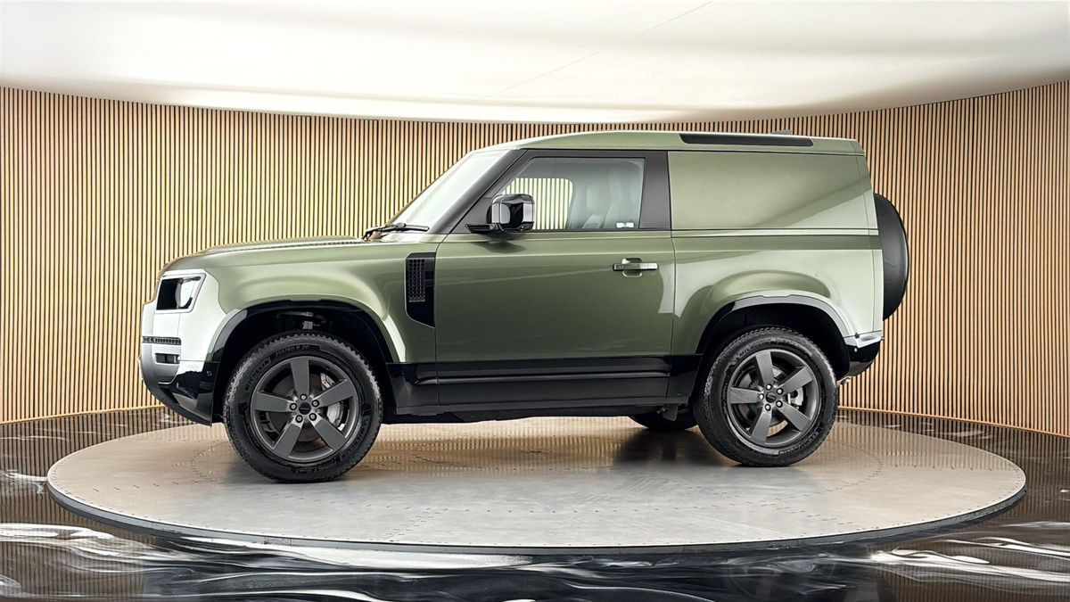 More views of Land Rover Defender 90