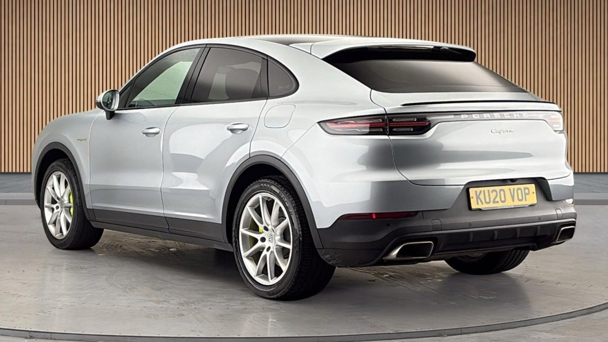 Porsche Cayenne Image 2