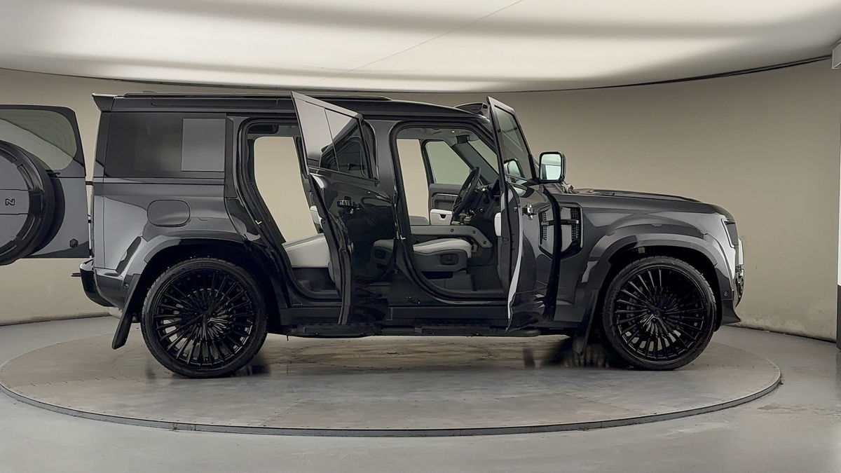 More views of Land Rover Defender 110