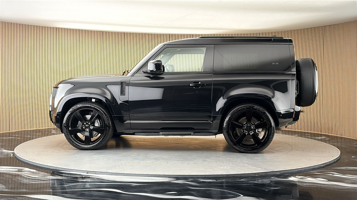 More views of Land Rover Defender 90