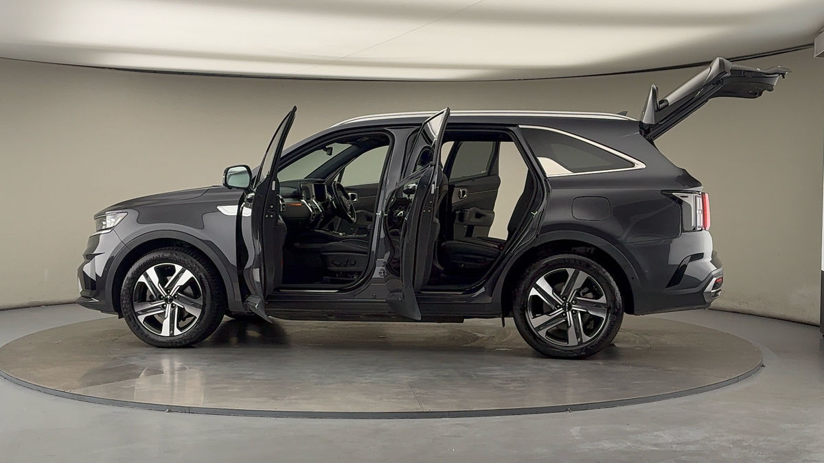 More views of Kia Sorento