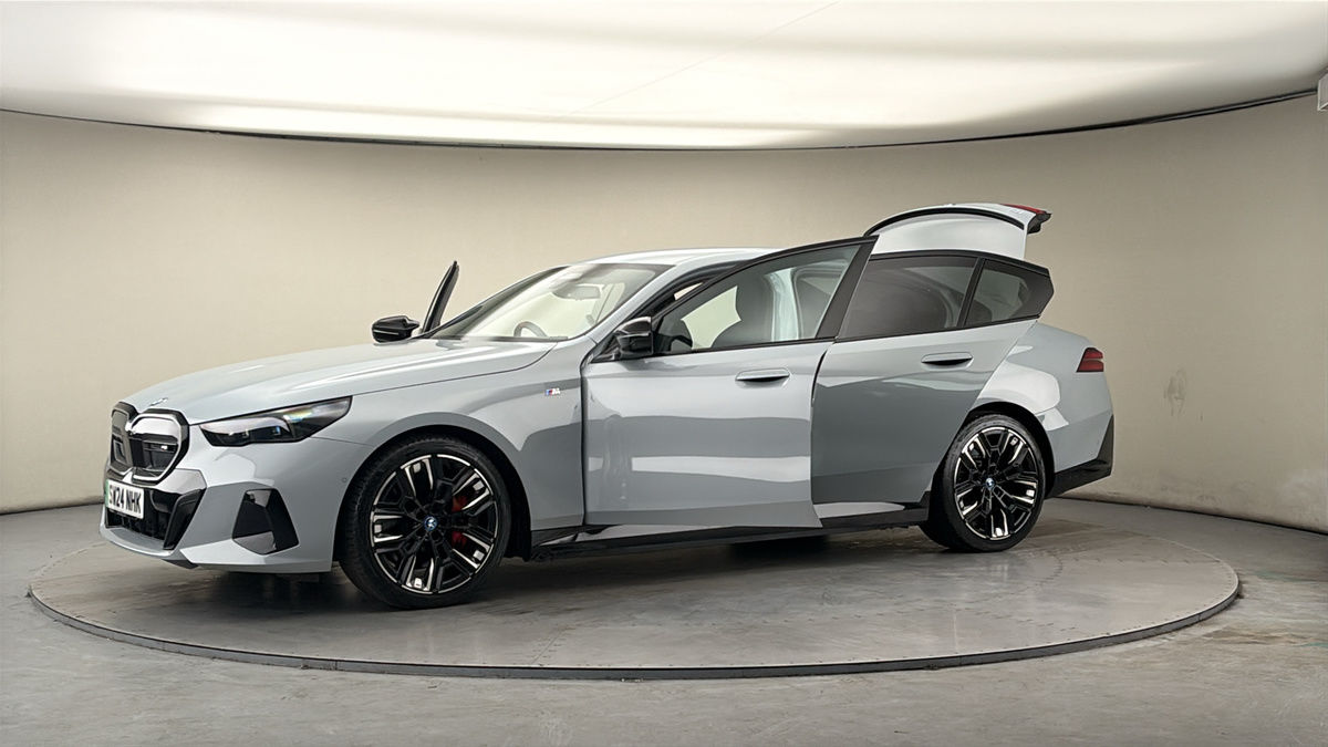 More views of BMW i5
