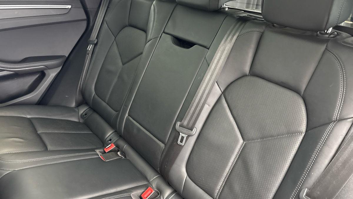 Porsche Macan Image 8