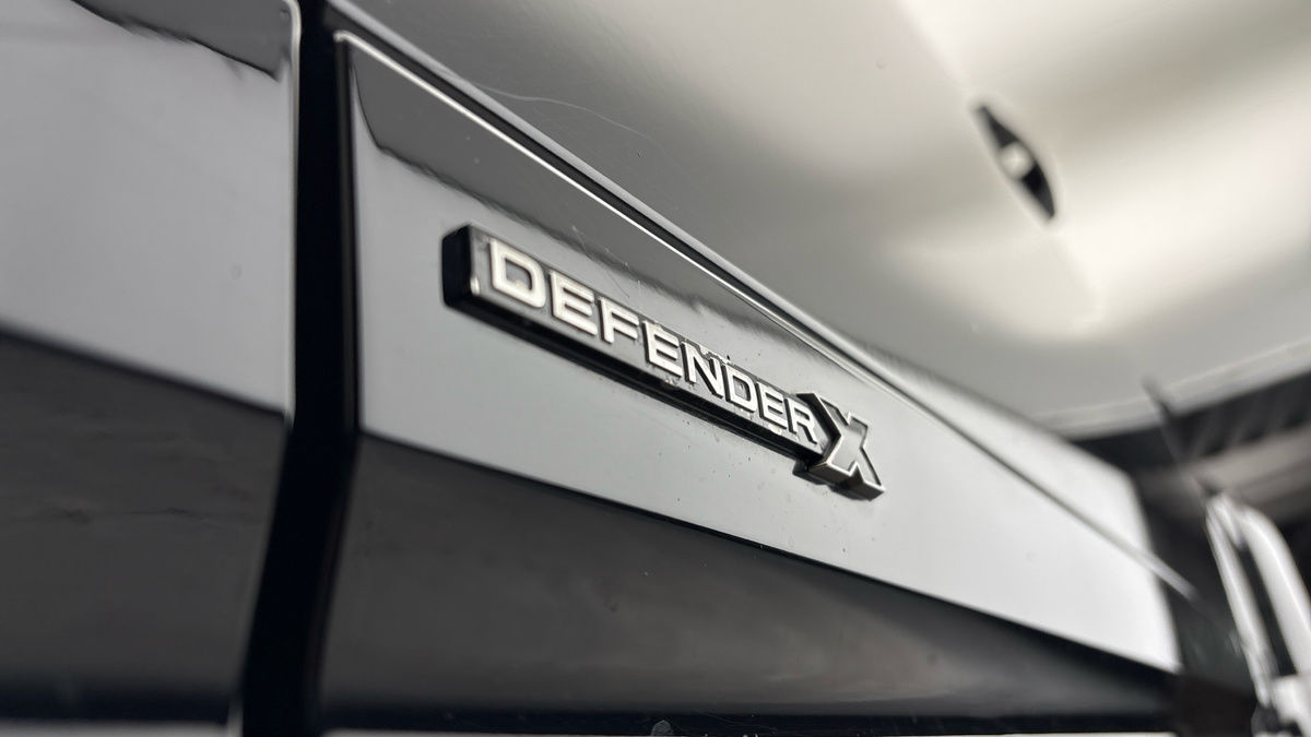 Land Rover Defender 110 Image 26