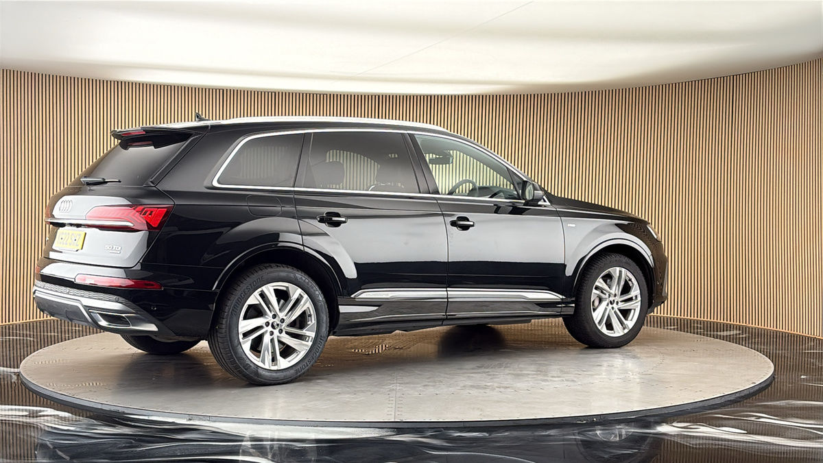 More views of Audi Q7