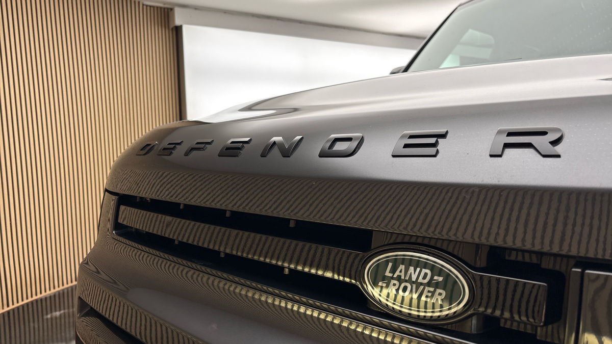 Land Rover Defender 110 Image 24