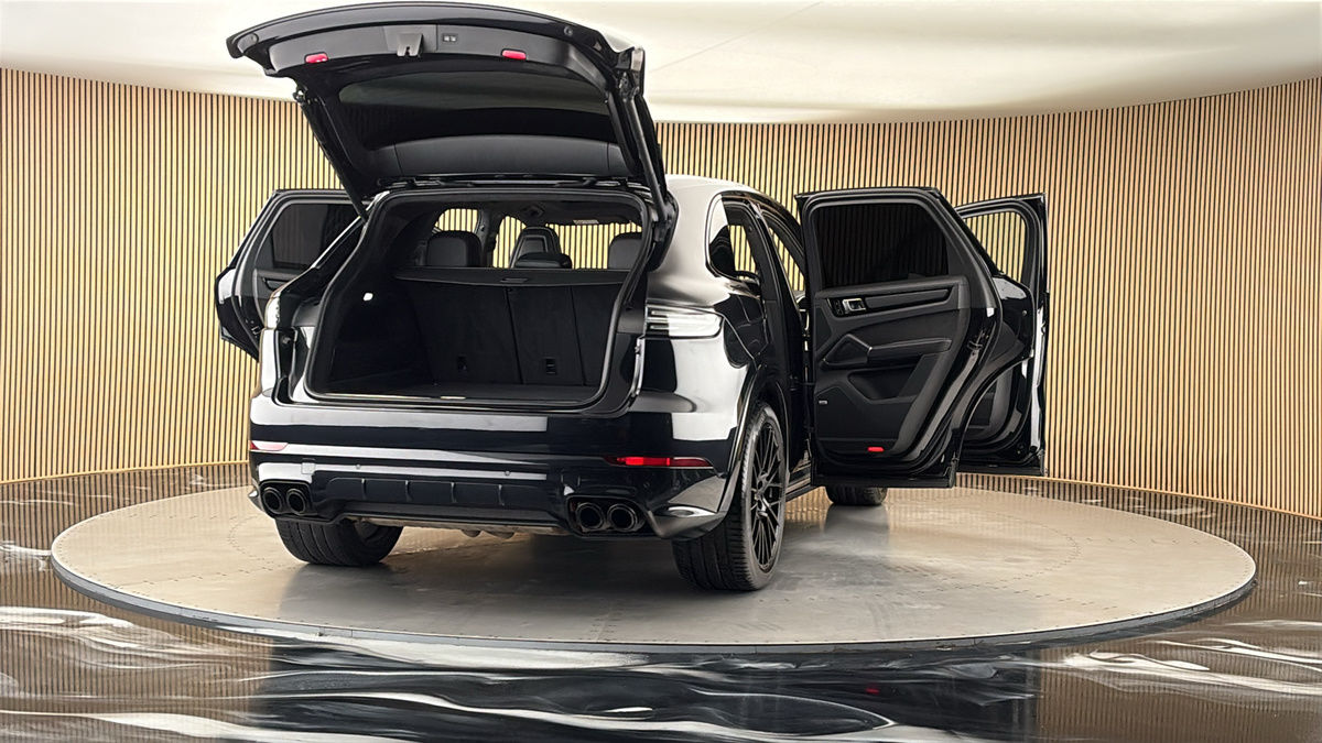 More views of Porsche Cayenne