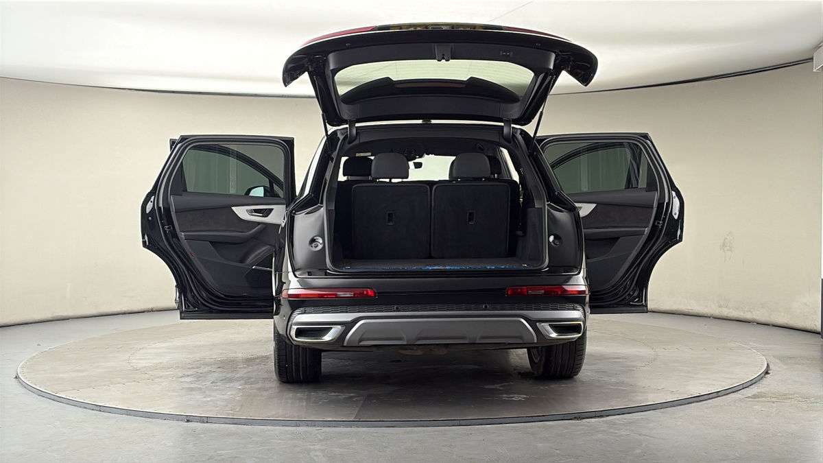 More views of Audi Q7