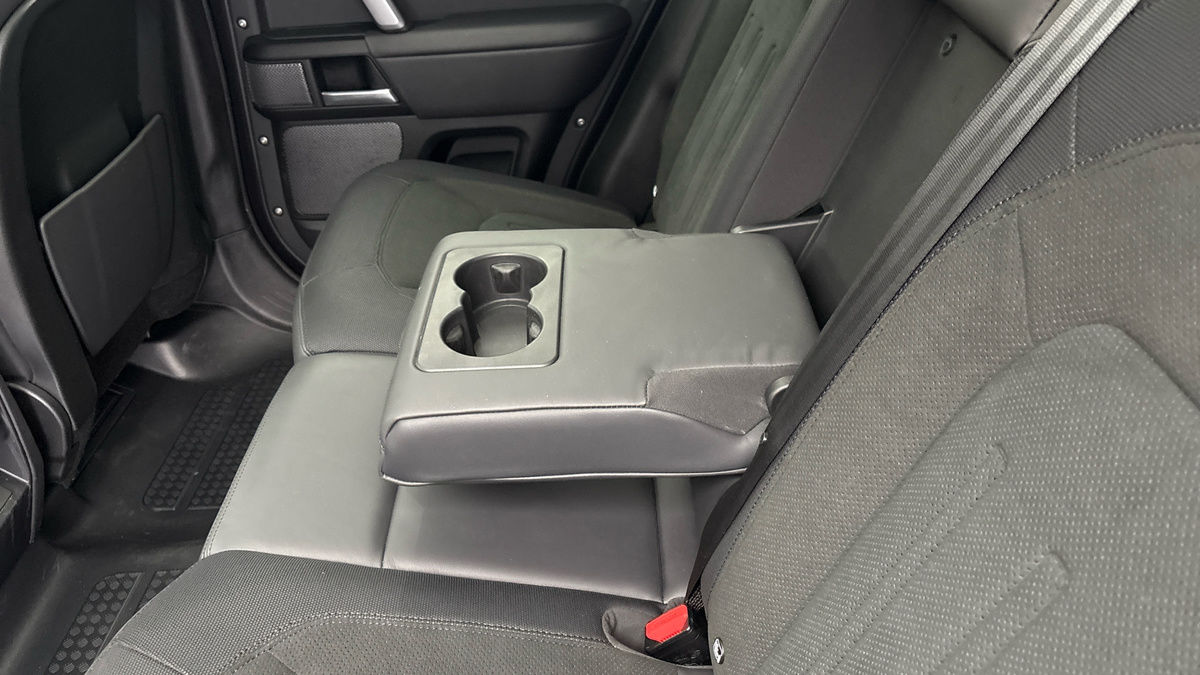 Land Rover Defender 110 Image 9