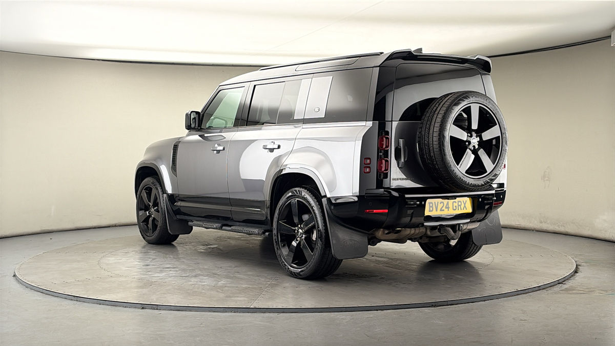 Land Rover Defender 110 Image 2