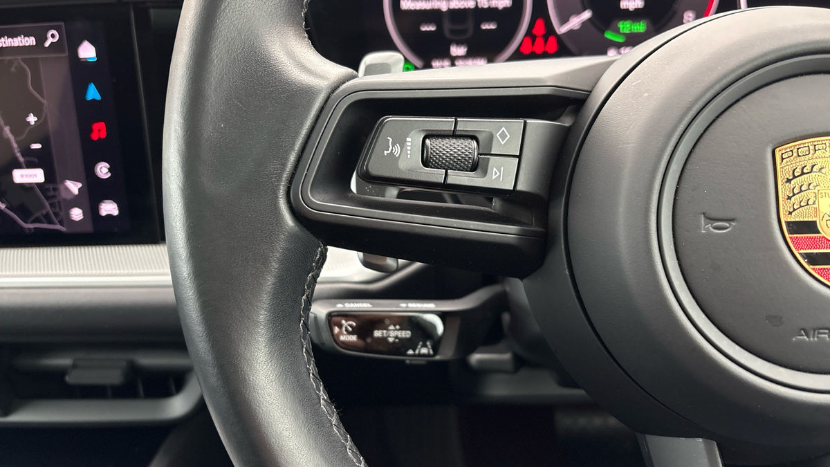 Porsche Cayenne Image 13