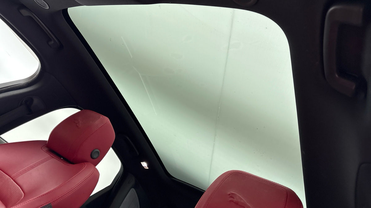Jaguar F-PACE Image 6