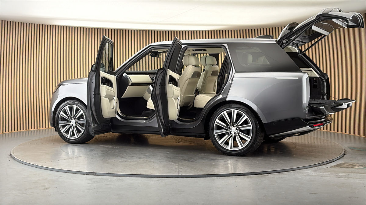 More views of Land Rover Range Rover