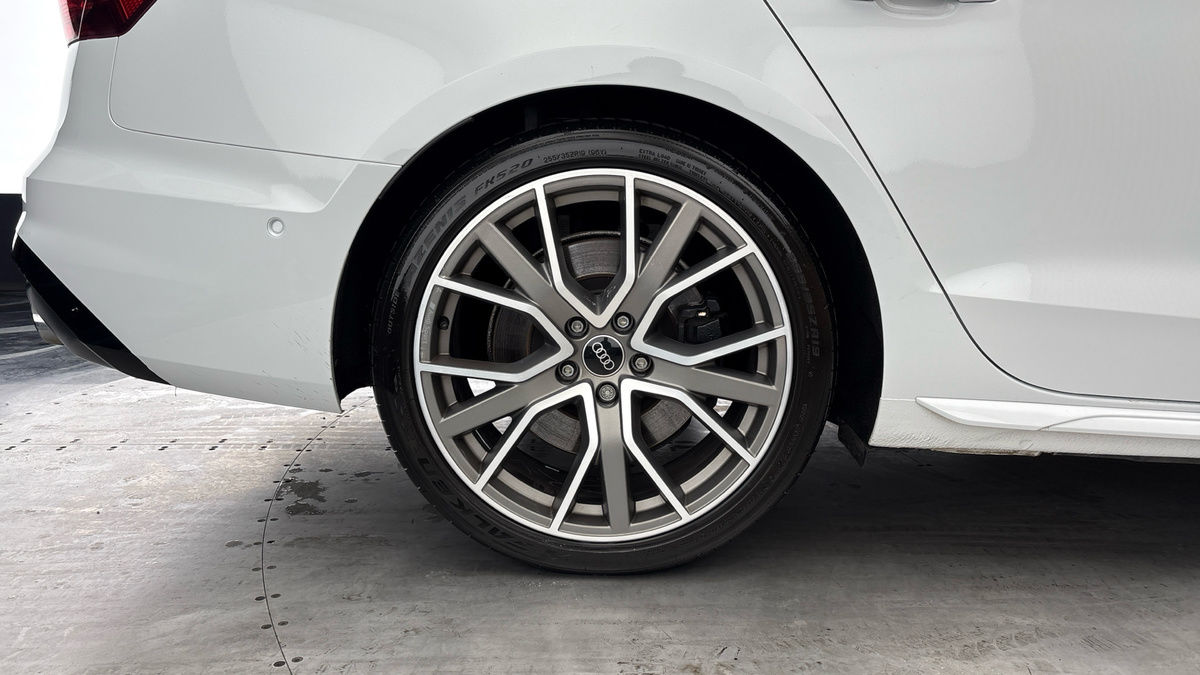 Audi S4 Avant Image 10