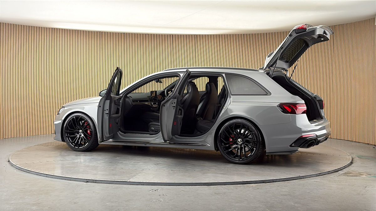 More views of Audi RS4 Avant