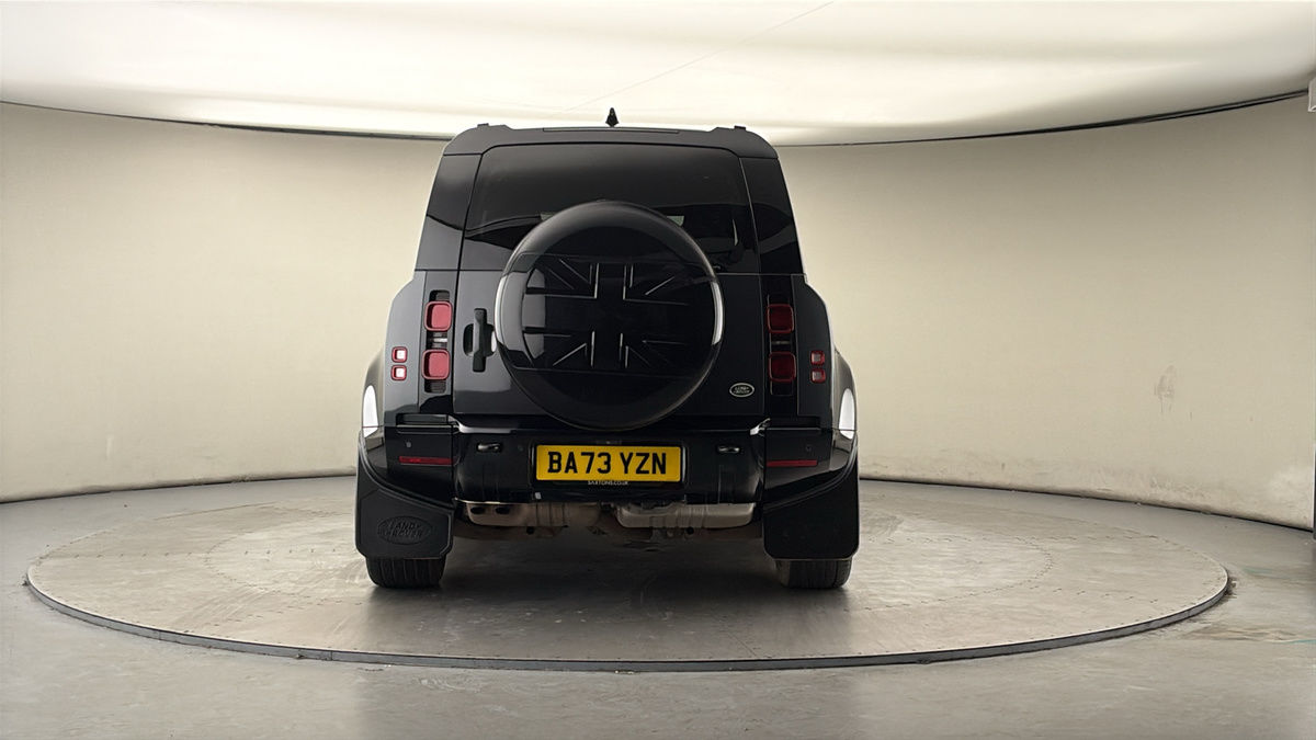 Land Rover Defender 110 Image 4