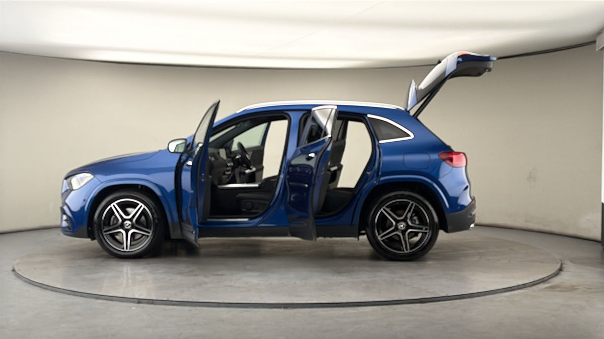 More views of Mercedes-Benz GLA