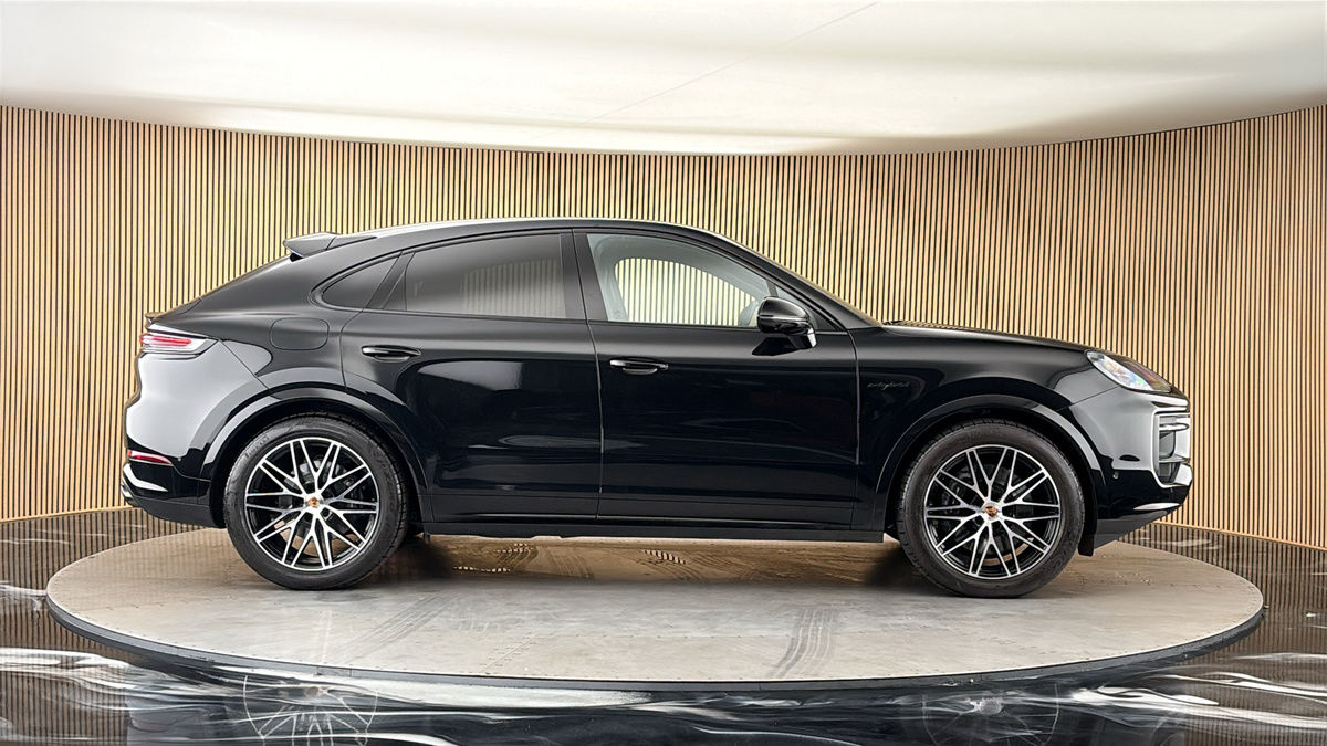 Porsche Cayenne Image 16