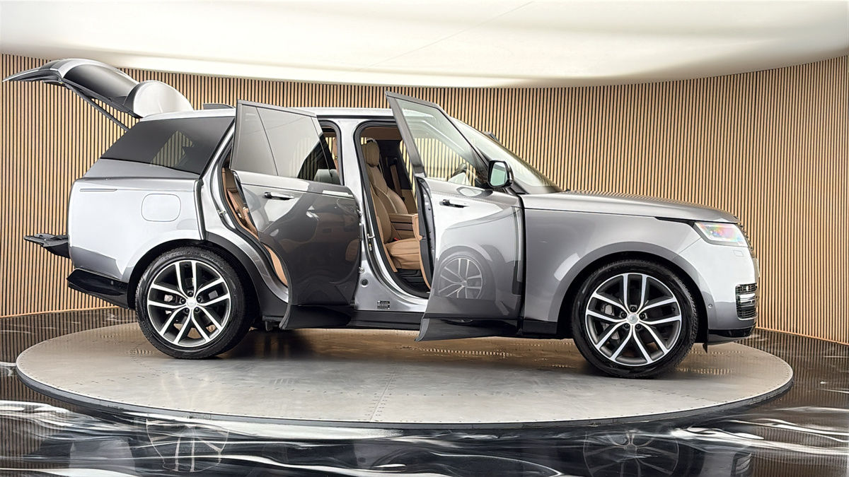 More views of Land Rover Range Rover