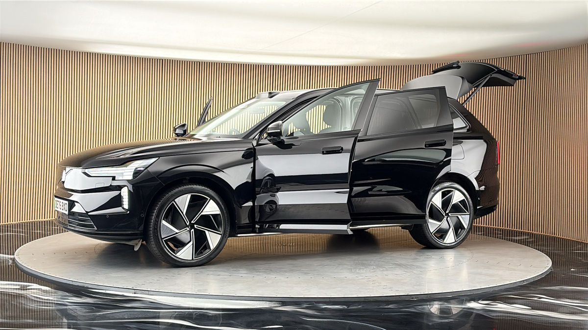 More views of Volvo EX90