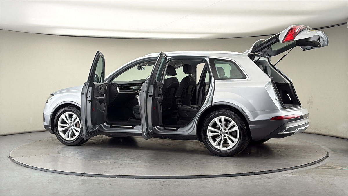 More views of Audi Q7