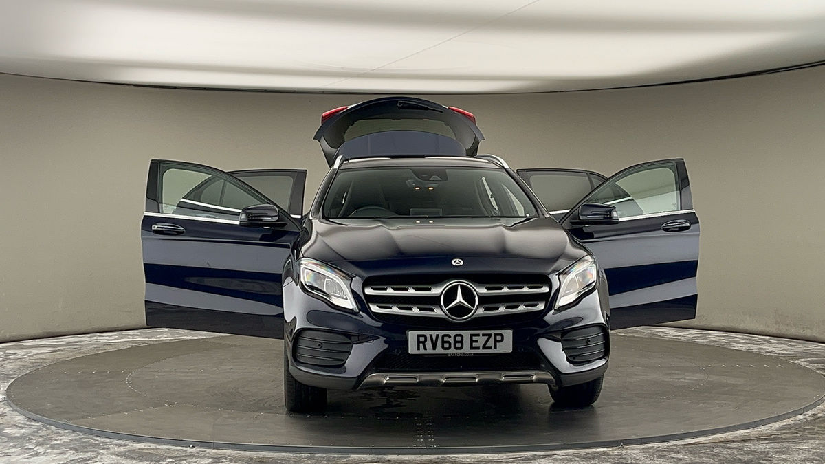 More views of Mercedes-Benz GLA