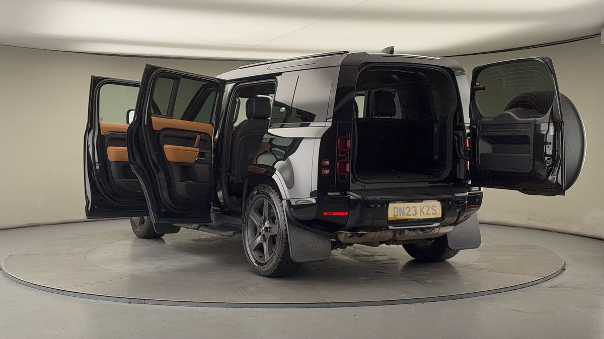 Land Rover Defender 110 Image 23