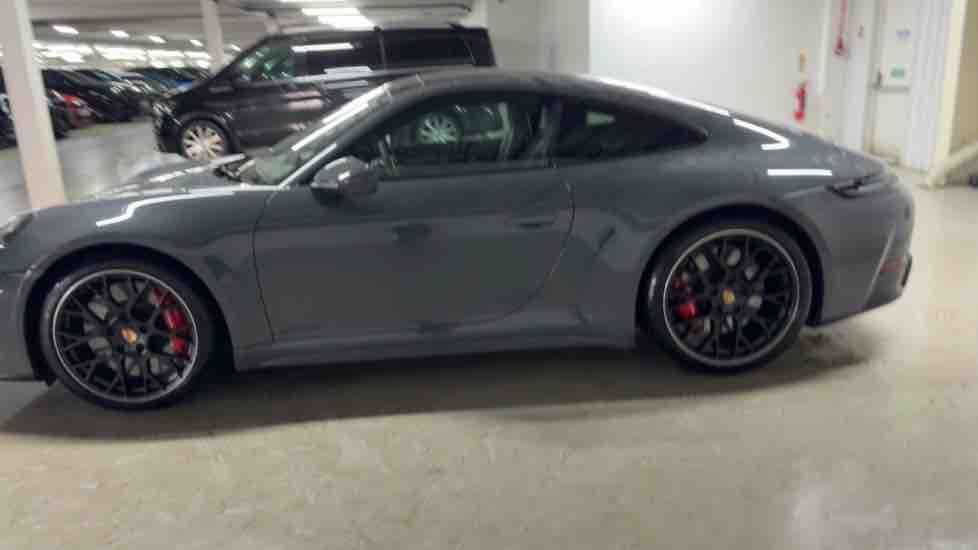 More views of Porsche 911
