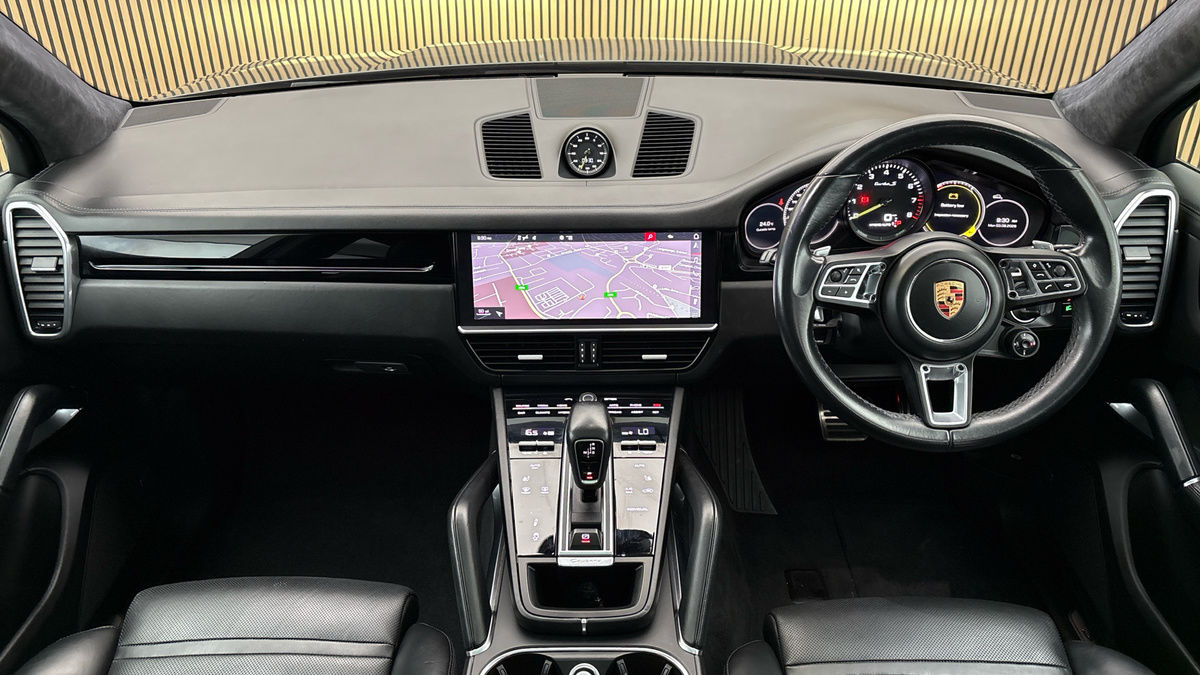 Porsche Cayenne Image 12