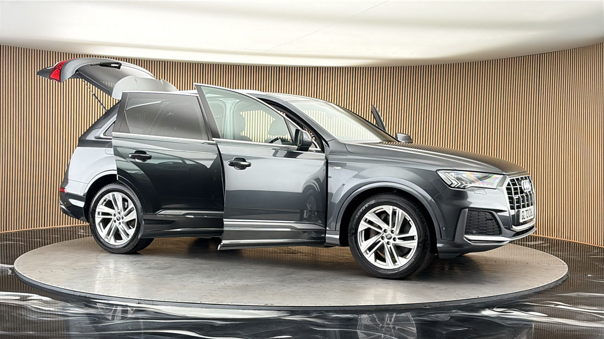 More views of Audi Q7