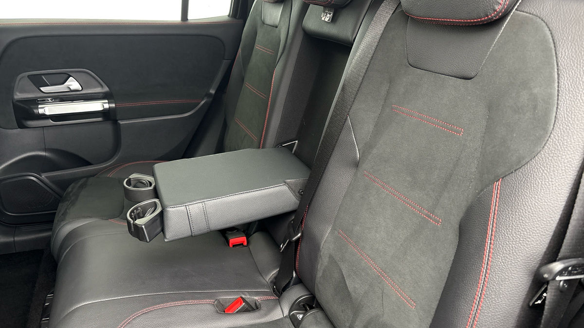 Mercedes-Benz GLB Image 9