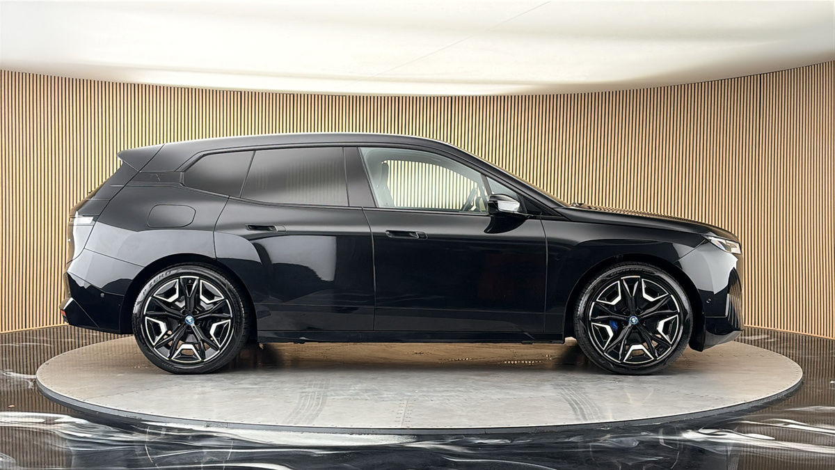 BMW iX Image 17