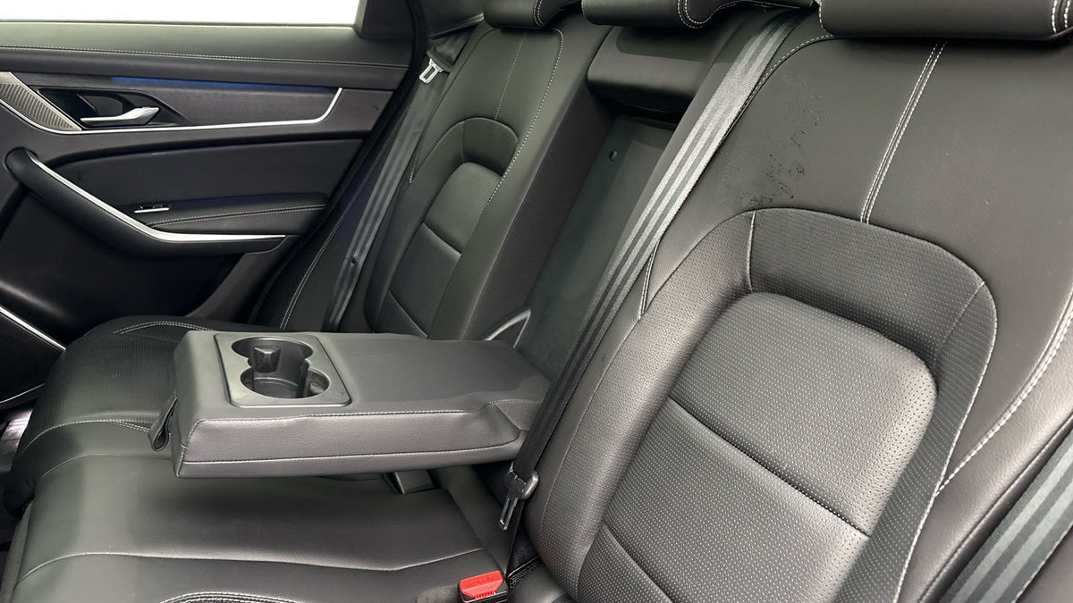 Jaguar F-PACE Image 9