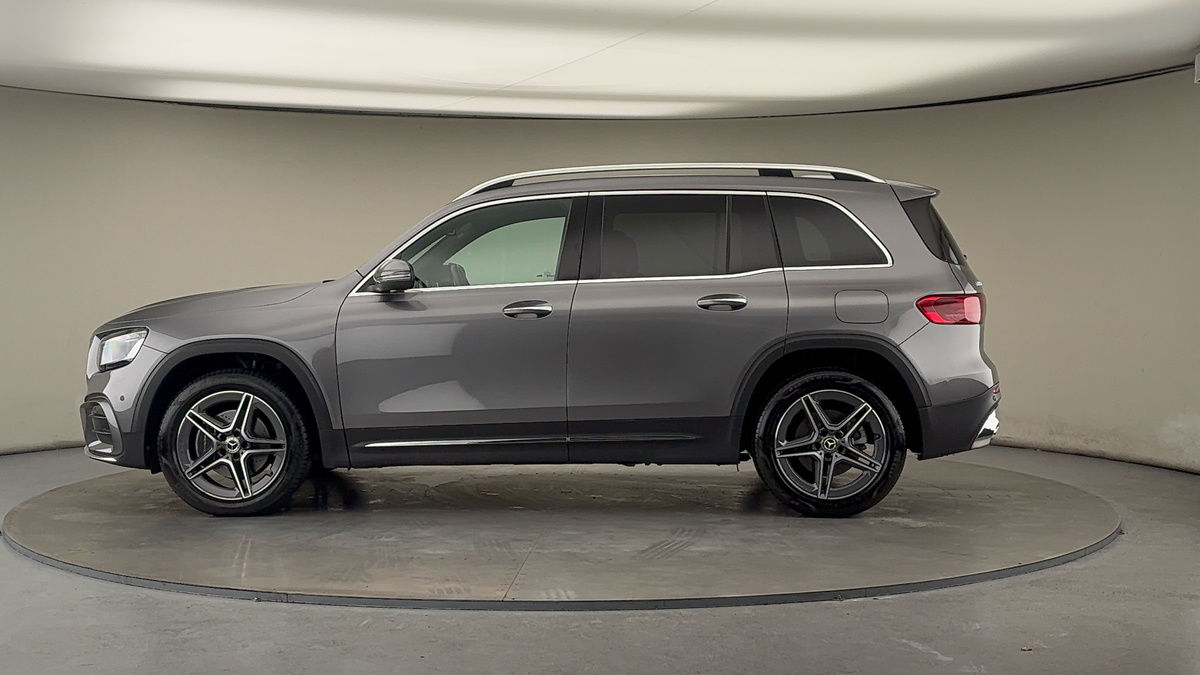 Mercedes-Benz GLB Image 15