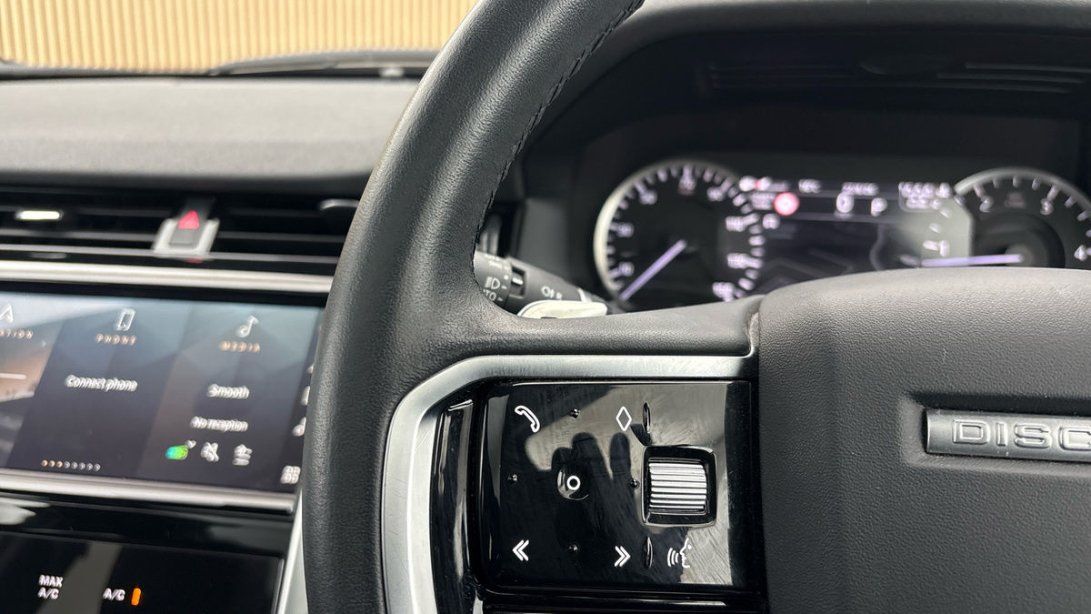 Land Rover Discovery Sport Image 13