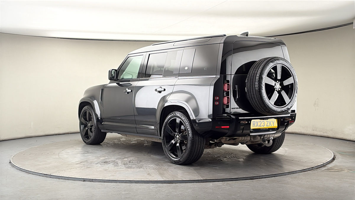 Land Rover Defender 110 Image 2