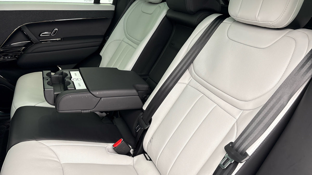 Land Rover Range Rover Sport Image 9