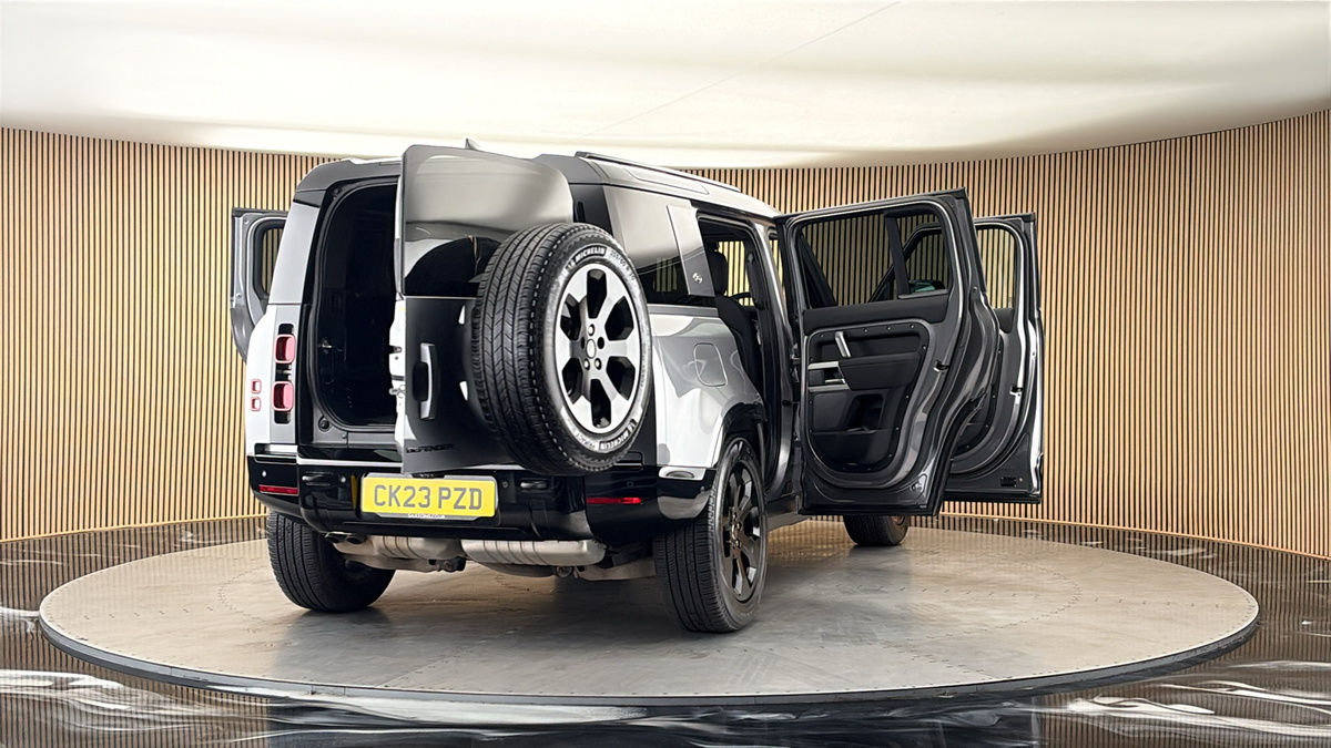 More views of Land Rover Defender 110