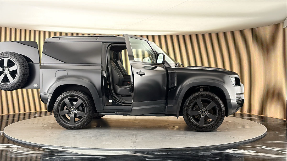 More views of Land Rover Defender 90