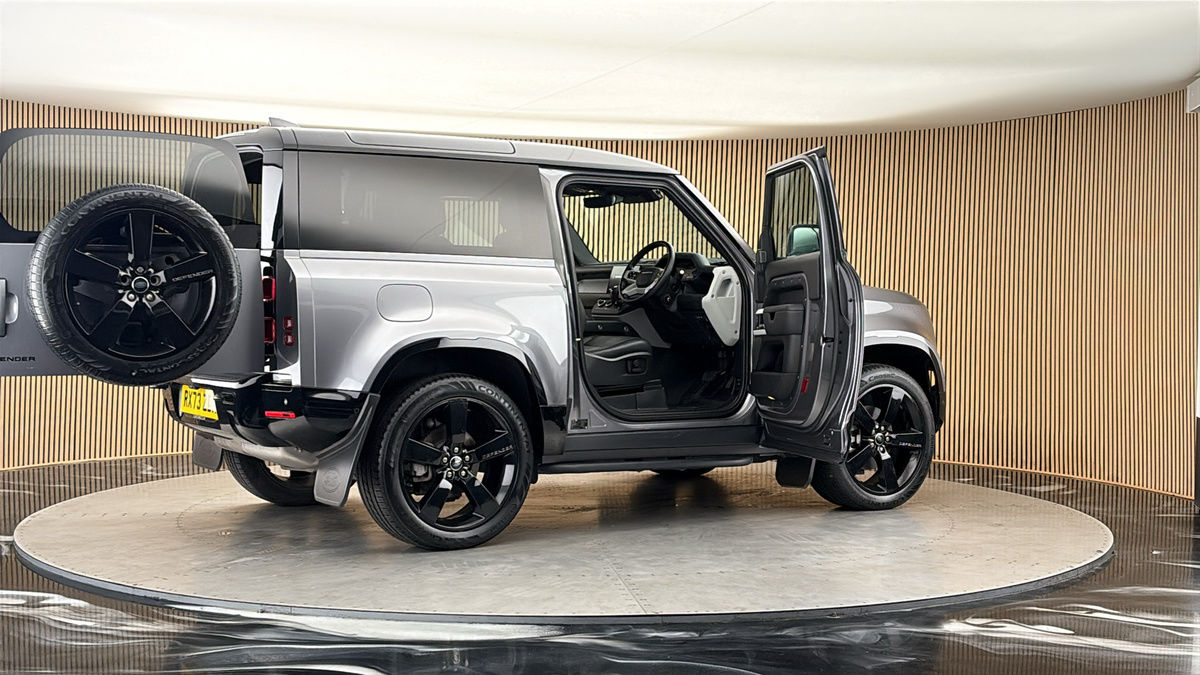 More views of Land Rover Defender 90