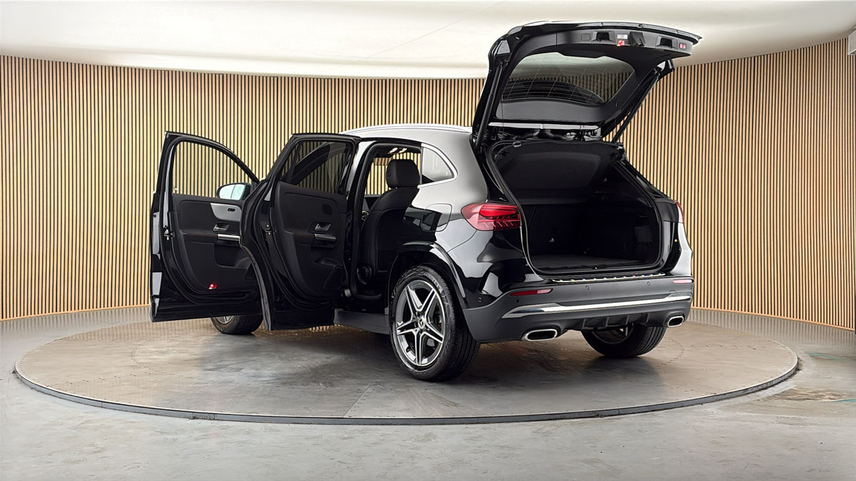 Mercedes-Benz GLA Image 23