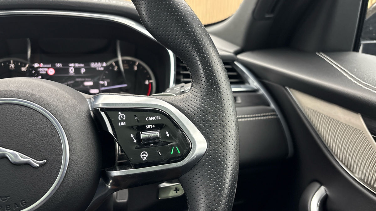 Jaguar F-PACE Image 14