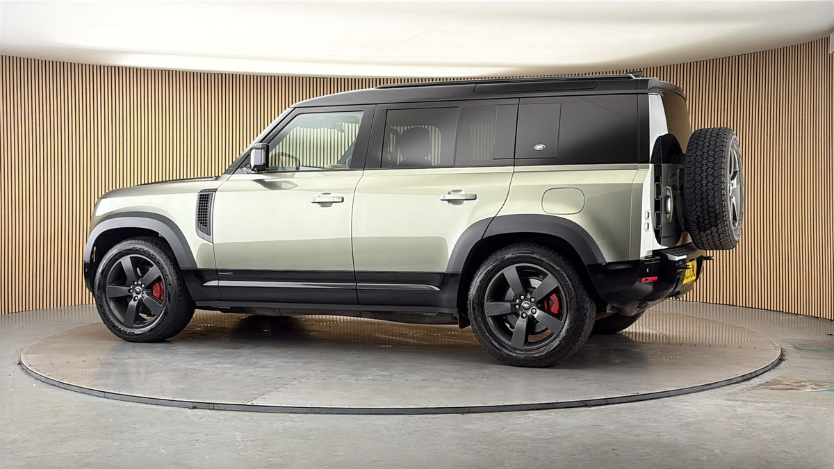 More views of Land Rover Defender 110