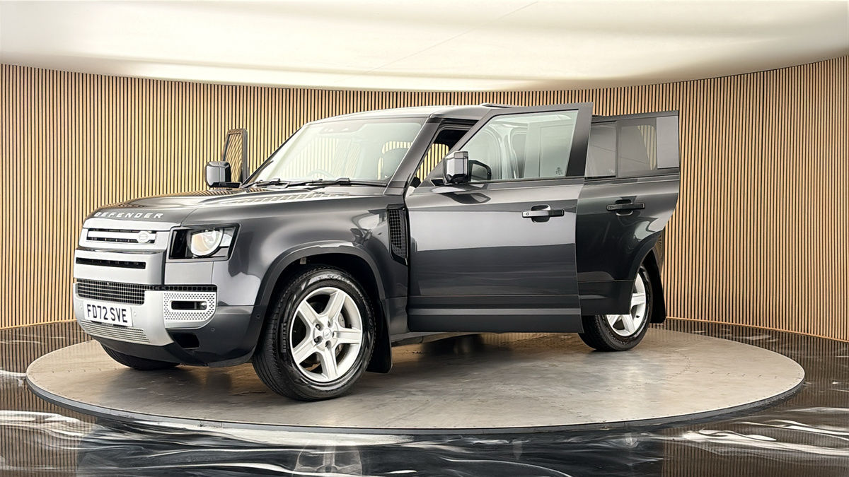 Land Rover Defender 110 Image 22